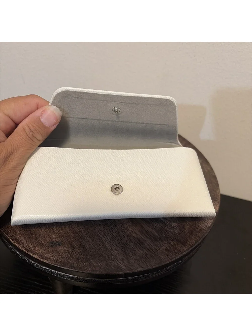 MICHAEL KORS Authentic White Envelope Snap Style Hard Side Glasses Sunglass Case
